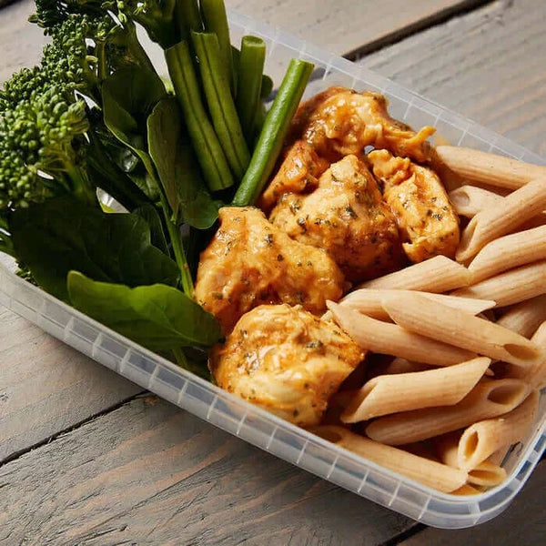 Fresh Garlic Chicken With Wholemeal Pasta, healthy meal prep for weight loss and muscle gain by Macro Based Diet.